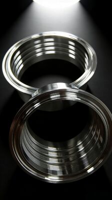 اتصال دهنده رزوه ای بهداشتی از جنس فولاد ضد زنگ با مواد گرید غذایی 304/316L، پرداخت سطح Ra ≤ 0.8 میکرومتر و انطباق با استاندارد DIN 11851